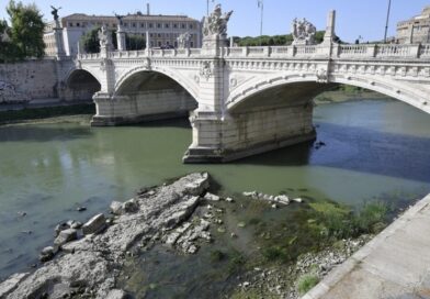 NEWS | Roma, dal Tevere in secca riemergono i resti del ponte Neroniano